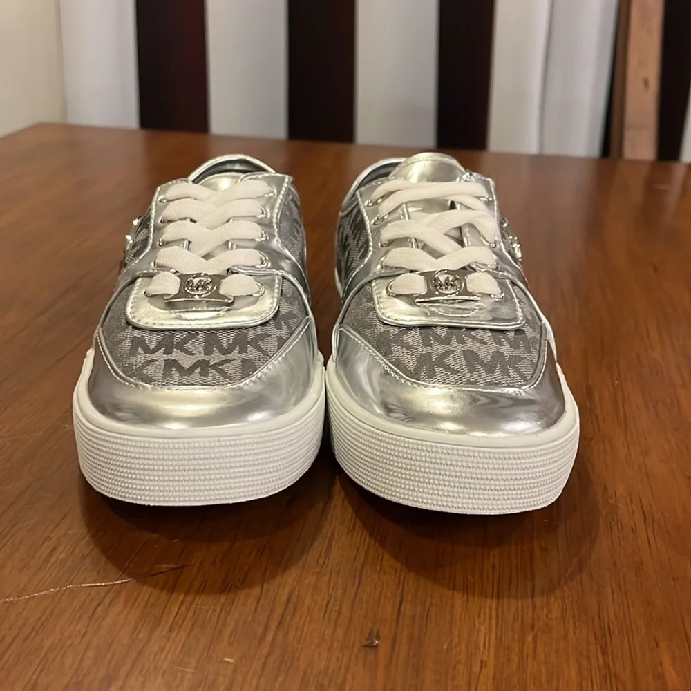 Michael Kors Ivy Low Artic Shoes Sneakers new silver Youth Girls Size 3